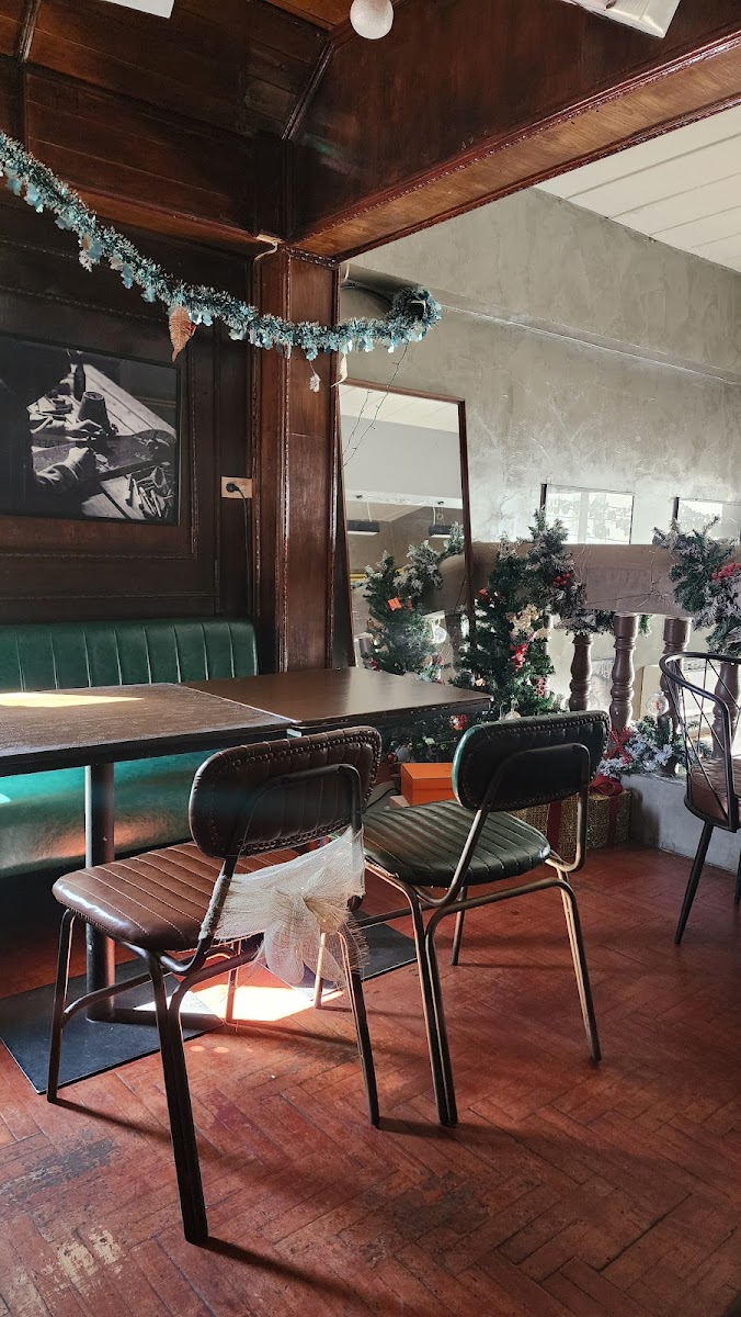 White Buns Cafe & Bistro-3